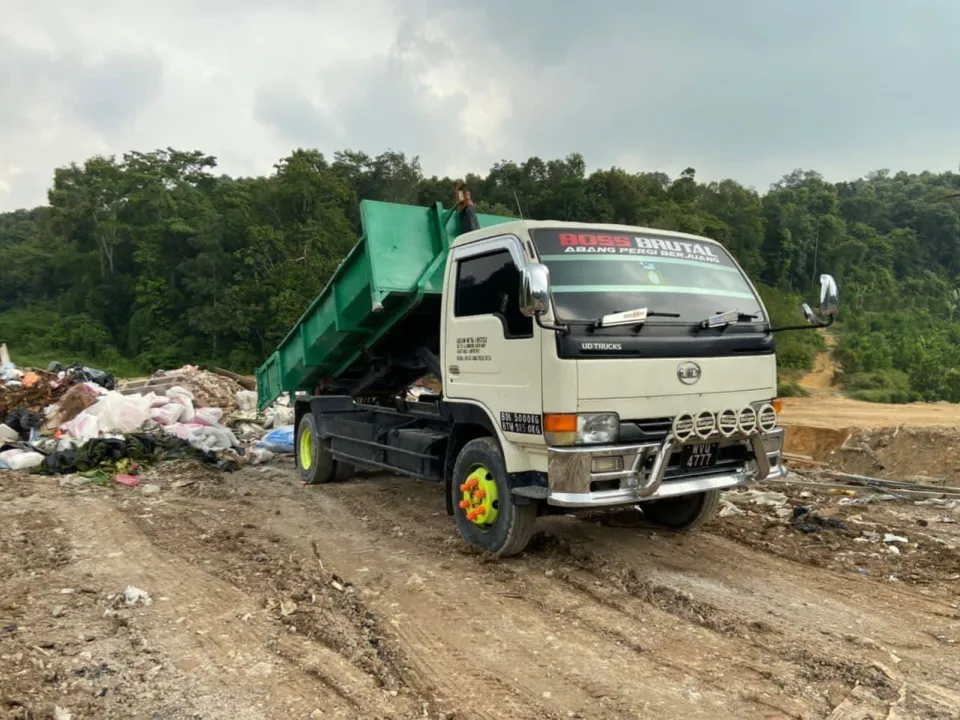 Lagi Lori Sampah Disita 2